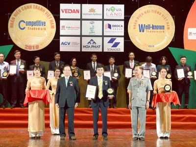 Nam A Bank lần thứ 3 được vinh danh nhãn hiệu nổi tiếng Việt Nam 