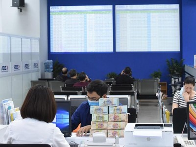 Ngân hàng kiếm bộn tiền từ buôn chứng khoán