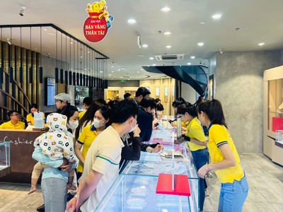 Nhiều người thay đổi phương thức mua vàng ngày Vía Thần tài