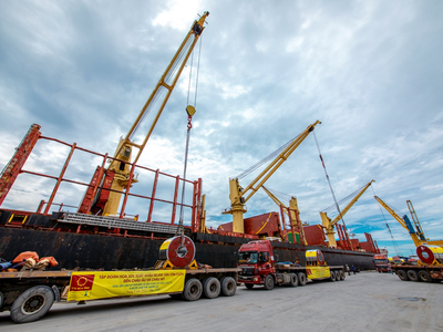 Hoa Sen (HSG) xuất khẩu lô hàng lớn, 50.000 tấn tôn vào châu Âu và châu Mỹ