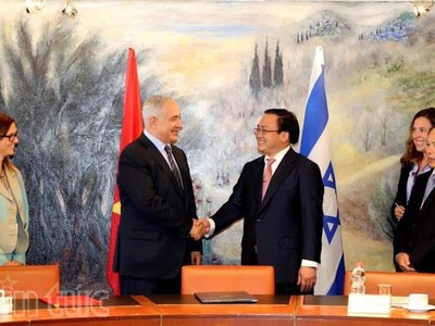 Phó Thủ tướng Hoàng Trung Hải và Thủ tướng Israel Benjamin Netanyahu. (Ảnh: Chinhphu.vn)