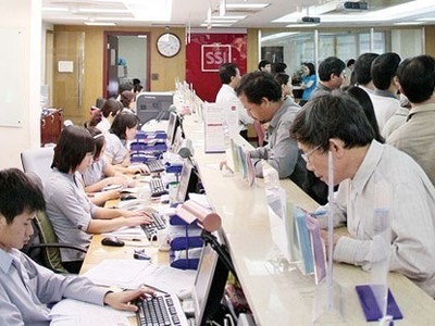 Có một số ý kiến đề xuất Việt Nam nới lỏng thủ tục giấy tờ cho nhà đầu tư cá nhân nước ngoài khi đầu tư vào thị trường chứng khoán Việt Nam