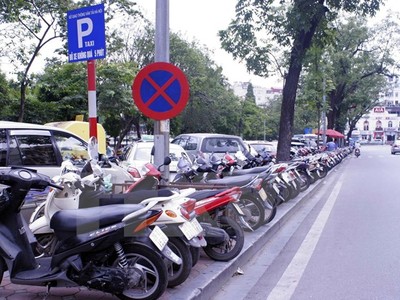 Một điểm trông giữ xe trên địa bàn thành phố Hà Nội (Ảnh: TTXVN)