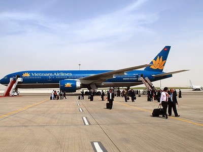 Hiện nay ở Việt Nam có tổng cộng 21 sân bay có hoạt động bay dân sự trong đó có 8 sân bay quốc tế, trong đó có 2 sân bay dân dụng nội địa đang tiến hành nâng cấp và xây dựng trở thành cảng hàng không quốc tế trong tương lai (Sân bay Liên Khương và Sân bay