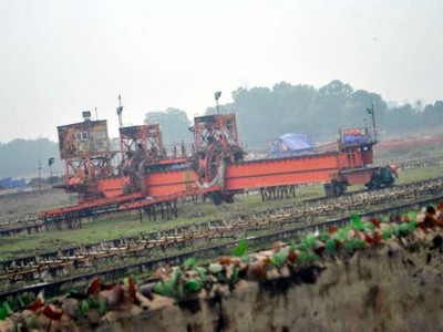 Nhà máy gang thép Thái Nguyên giai đoạn 2 hoang tàn vì bị phơi nắng 4 năm. Ảnh: HD