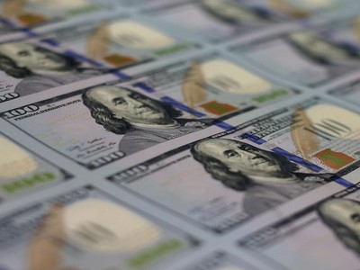 Tỷ giá trung tâm ngày 12/4 giảm mạnh 12 đồng/USD, vàng tiếp tục tăng giá