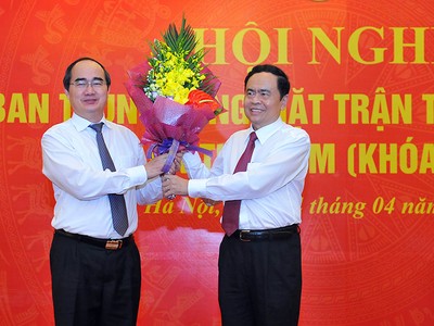 100% Ủy viên Ủy ban Trung ương MTTQ Việt Nam tán thành việc cử ông Trần Thanh Mẫn giữ chức Phó Chủ tịch, Tổng Thư ký Ủy ban Trung ương MTTQ Việt Nam khóa VIII, nhiệm kỳ 2014-2019. Ảnh: VGP/Hoàng Long