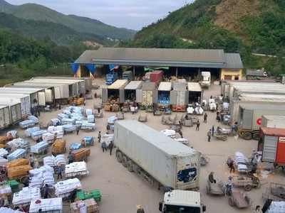 Xuất nhập khẩu tiểu ngạch: Khó quản dễ rủi ro