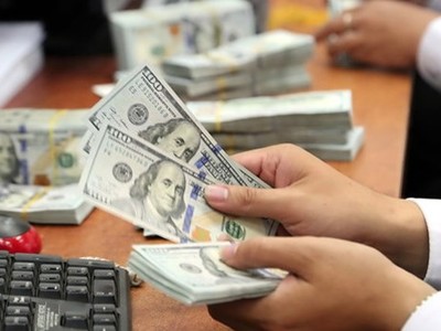 Tỷ giá trung tâm ngày 26/4 tiếp tục tăng 5 đồng/USD, giá vàng tăng nhẹ