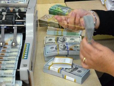 Tỷ giá trung tâm ngày 27/4 giảm 2 đồng/USD, giá vàng tăng mạnh trở lại