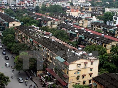 Một góc khu tập thể Trung Tự, quận Đống Đa, một trong các khu tập thể cũ, chất lượng đã xuống cấp. (Ảnh: Tuấn Anh/TTXVN)