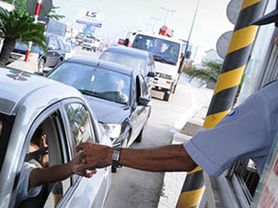 Phí đường bộ và BOT cần được điều chỉnh hợp lý để giúp doanh nghiệp giảm chi phí. (Ảnh minh họa)