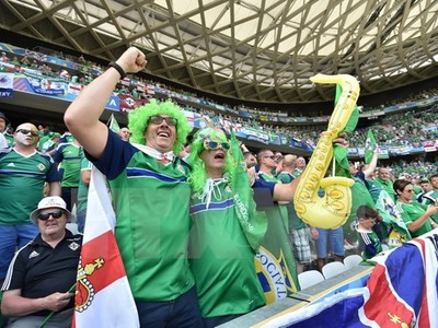 Các cổ động viên đội tuyển Bắc Ireland tại sân vận động Allianz Riviera tại thành phố Nice ngày 12/6. (Nguồn: EPA/TTXVN)