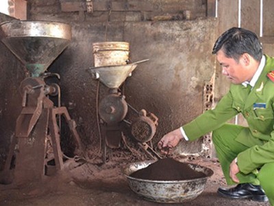 Kiểm tra 1 cơ sở làm cà phê nghi giả tại Đắc Lắc