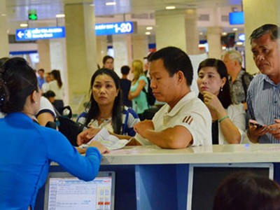 Nếu đề xuất tăng giá, phí của ACV được chấp thuận, hành khách đi máy bay có thể tốn kém hơn (Ảnh: Tấn Thạnh)