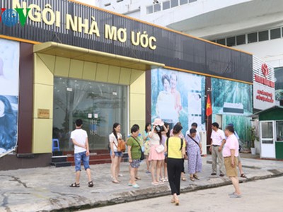 Ngôi nhà mơ ước - điểm bán hàng cho khách Trung Quốc tại TP Hạ Long.