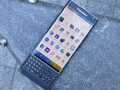 BlackBerry Priv vớit thiết kế độc đáo.