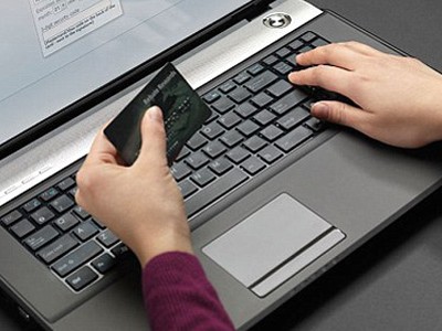 Các nhà băng liên tục cảnh báo người dùng về nguy cơ mất thông tin thẻ ngân hàng. Ảnh: D.M.