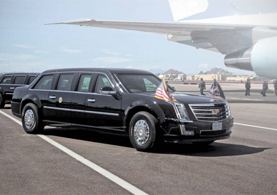 Xe limousine phiên bản 2017 dành cho tân tổng thống Mỹ dự kiến vay mượn các chi tiết thiết kế từ mẫu Escalade. Ảnh xe theo hình dung của Autoweek.