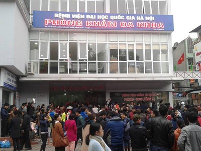 Xếp hàng mua vắc xin cho con đã và đang phổ biến ở Việt Nam (ảnh minh họa)