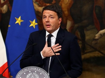 Thủ tướng Italy Matteo Renzi phát biểu trong cuộc họp báo tại cung Chigi, Rome, Italy, ngày 5/12. Ảnh: Reuters.