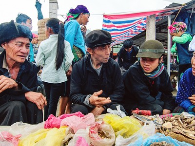 Khám phá những phiên chợ hấp dẫn du khách nước ngoài