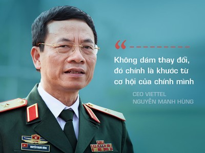 Khi nói về sự thay đổi, ông Hùng đặt câu hỏi: người Viettel sẽ đối mặt với nó cùng nỗi sợ hãi để rồi có thể bị biến mất, hay sẽ hướng tới tương lai với sự tự tin vào chính mình...