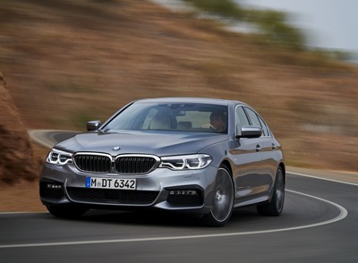 Giá bán khởi điểm serie 5 nhỉnh hơn E-class.