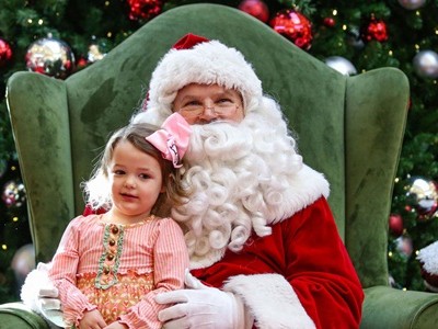 Ông già Noel ở Mỹ kiếm được bao nhiêu tiền?