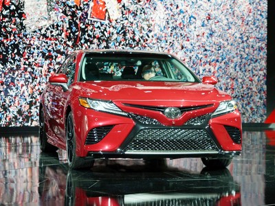 Camry 2018 phiên bản XSE có diện mạo thể thao hơn.