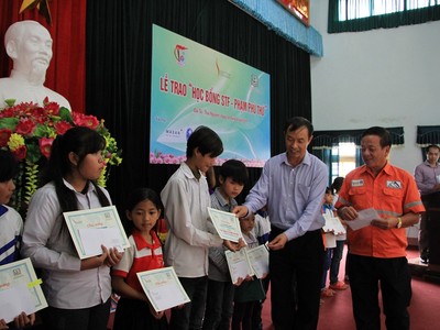 Masan Nutri-Science trao “học bổng STF - Phạm Phú Thứ” tại Thái Nguyên và Nghệ An