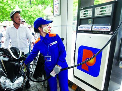 Cho xả quỹ bình ổn, giá xăng dầu đồng loạt tăng 350 đồng/lít