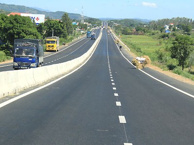 Quốc lộ 1 mở rộng đoạn qua Phú Yên. Ảnh: Đ.Loan