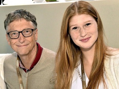 Bill Gates chụp cùng con gái Jennifer, sinh viên Đại học Stanford. 