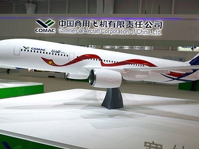 Mô hình máy bay hợp tác giữa COMAC và UAC. Ảnh: AFP