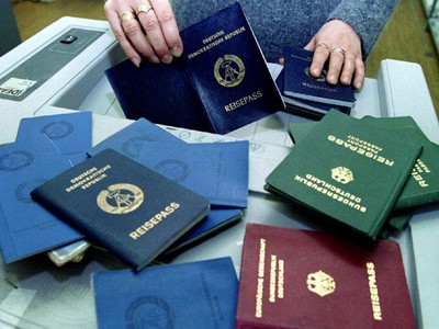 Vì sao hộ chiếu trên thế giới chỉ có 4 màu cơ bản