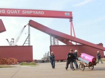 Nhà máy đóng tàu Dung Quất là một trong hai dự án sẽ phá sản của PetroVietnam. Ảnh: PV