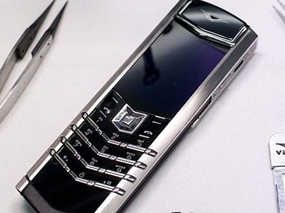 Toàn bộ các nhà máy sản xuất Vertu tại Anh sẽ phải đóng cửa. Ảnh: BBC