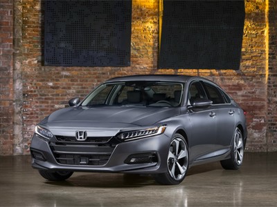 Honda Accord thế hệ thứ 10 dễ nhận diện với thiết kế khác biệt.