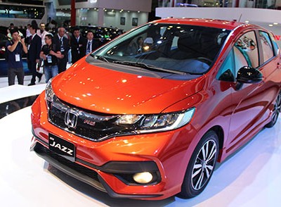 Honda Jazz sẽ phân phối tại Việt Nam từ đầu 2018 với ba phiên bản: V, VX và RS. Sáu màu lựa chọn.
