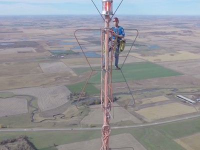 Thay một bóng đèn kiếm 20.000 USD