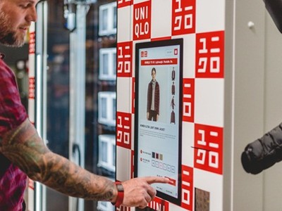 10 máy bán hàng của Uniqlo sẽ được lắp tại Mỹ. Ảnh: WSJ