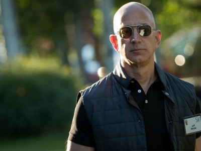 Ông chủ Amazon - Jeff Bezos đã mất ngôi giàu nhì thế giới. Ảnh: AFP