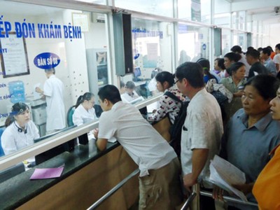 Giá thuốc và dịch vụ y tế tăng cao (ảnh minh hoạ)