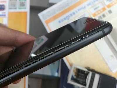 Một trường hợp iPhone 8 bị phồng pin.