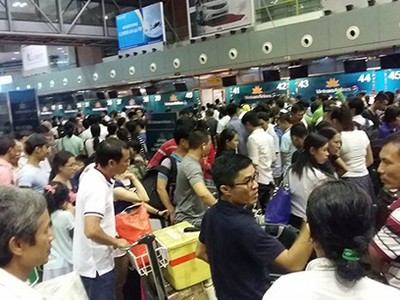 Trong trường hợp chuyến bay bị chậm từ 3h, các hãng hàng không phải phục vụ hành khách ăn uống. Ảnh minh họa: Phương Sơn