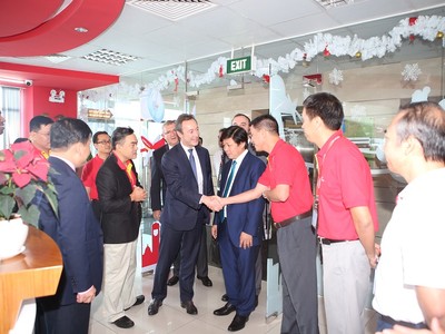 Chủ tịch kiêm Tổng giám đốc điều hành Tập đoàn Airbus thăm nhân viên Vietjet.