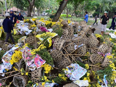 Thà đập bỏ hoa chiều 30 Tết còn hơn để bị ép giá