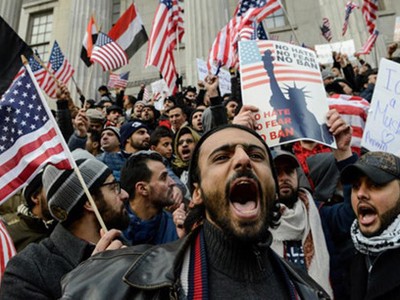 Sức mạnh Mỹ suy yếu do cắt giảm tỷ lệ nhập cư