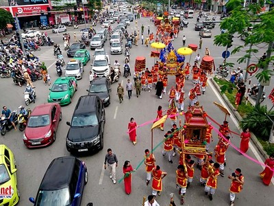 Hà Nội: Dân làng cổ trẩy hội trên con đường 'đắt nhất hành tinh'